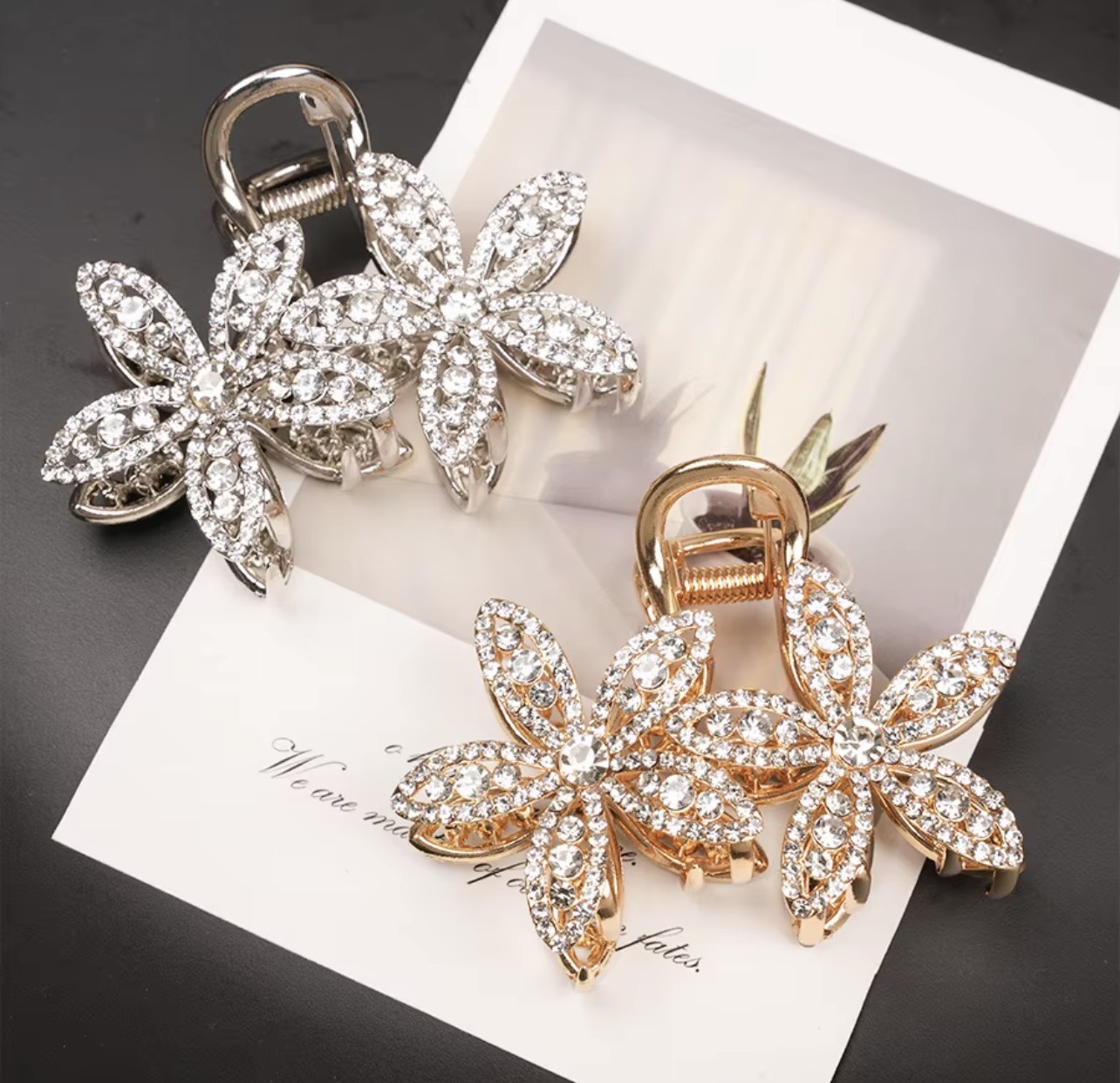 کلیپس فلزی مجلسی دو گل نگین دار